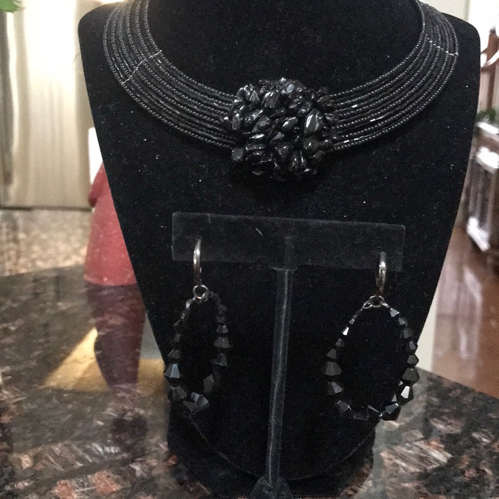 Ladies beaded necklace with adorable black crystal dangle earrings